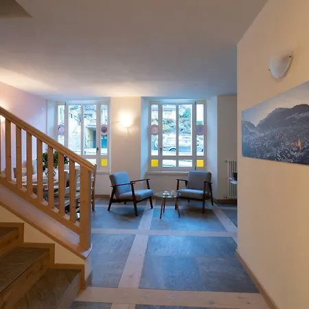 Marzia Lounge *